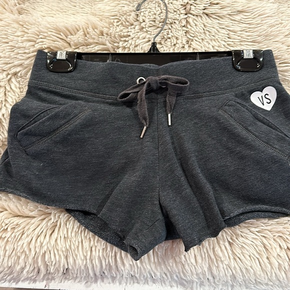 Victoria’s Secret Shorty fleece pajama set in gray. Shorts xs, top s - Picture 5 of 7